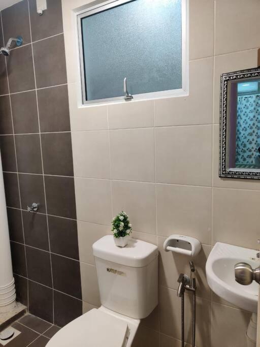 Debayu Homestay With Free Parking At Setia Alam Shah Alam Kültér fotó