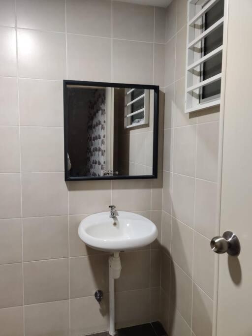 Debayu Homestay With Free Parking At Setia Alam Shah Alam Kültér fotó